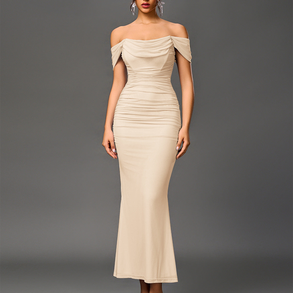 Robe longue drapée épaules dénudées – Abricot
