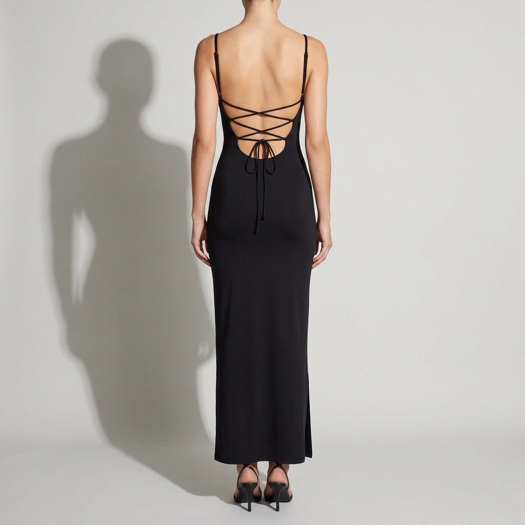 Robe longue gainante dentelle, vue de dos avec dos lacé