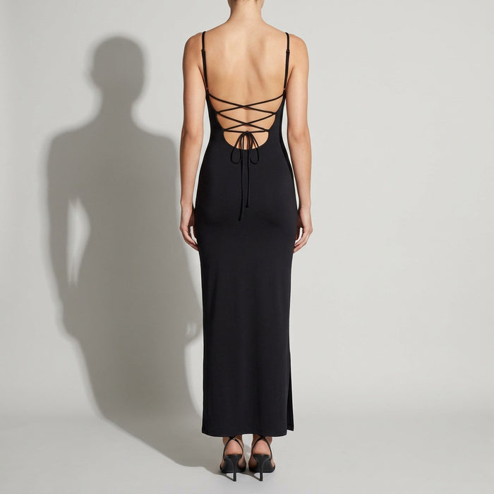 Robe longue gainante dentelle, vue de dos avec dos lacé